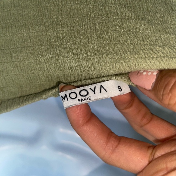 MOOYA PARIS Chic Ribbed Back Long Sleeve Olive Mini Dress - Picture 7 of 7